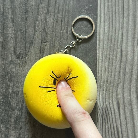 yellow silly face squishy keychain - Picture 2 of 3